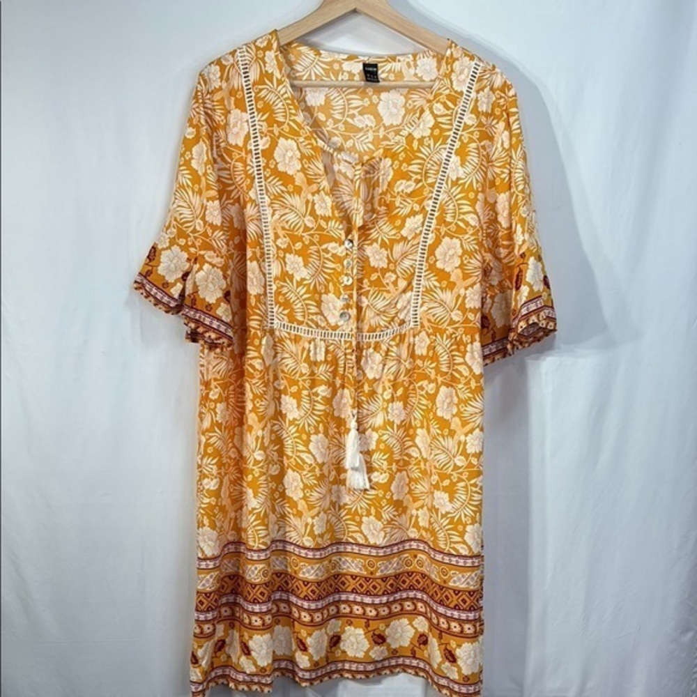 🔗 NWOT Floral Boho short sleeve floral Dress with Tassels